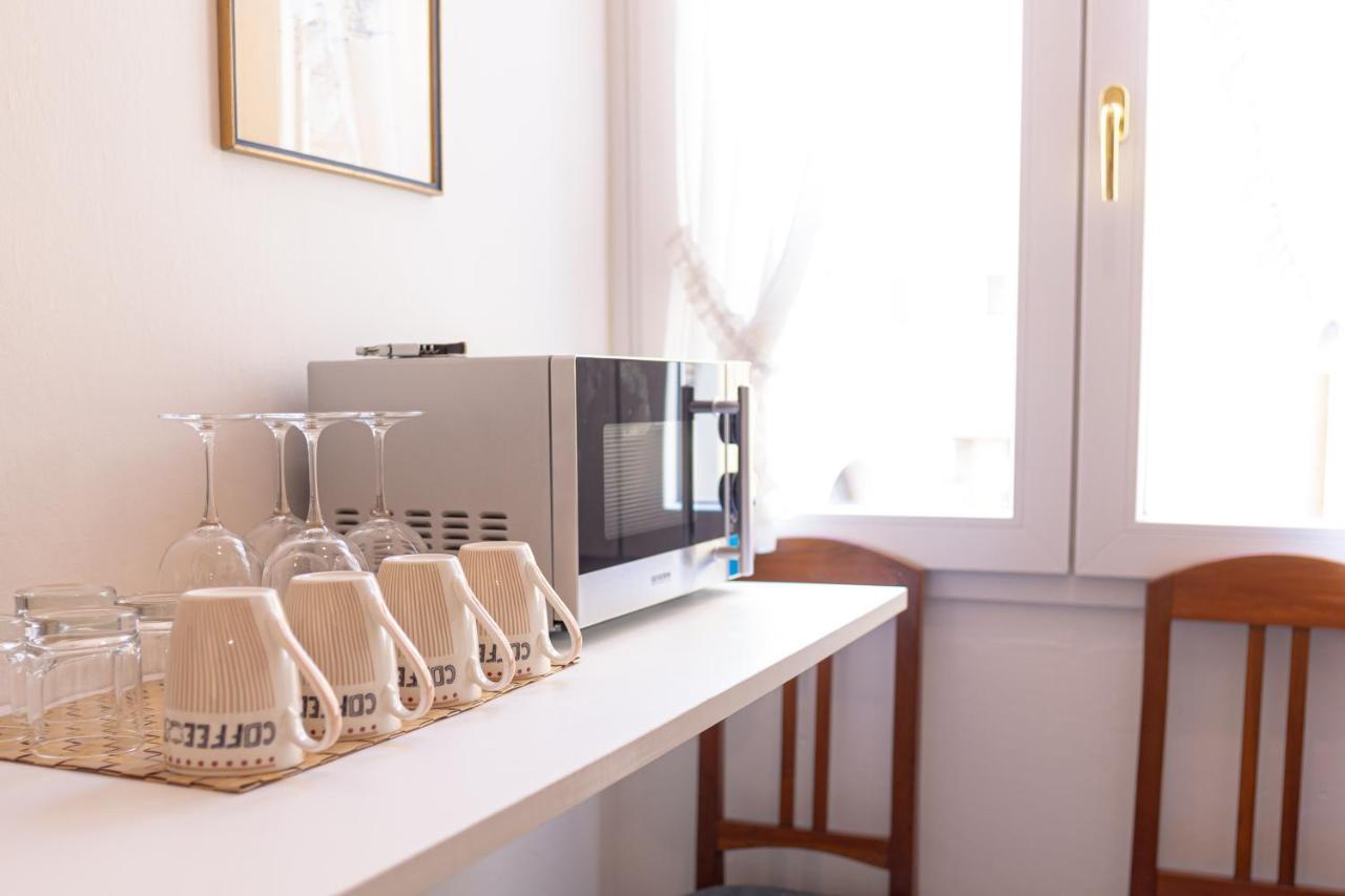 Residenza Porta Leoni - Royal Welcome เวโรนา ภายนอก รูปภาพ
