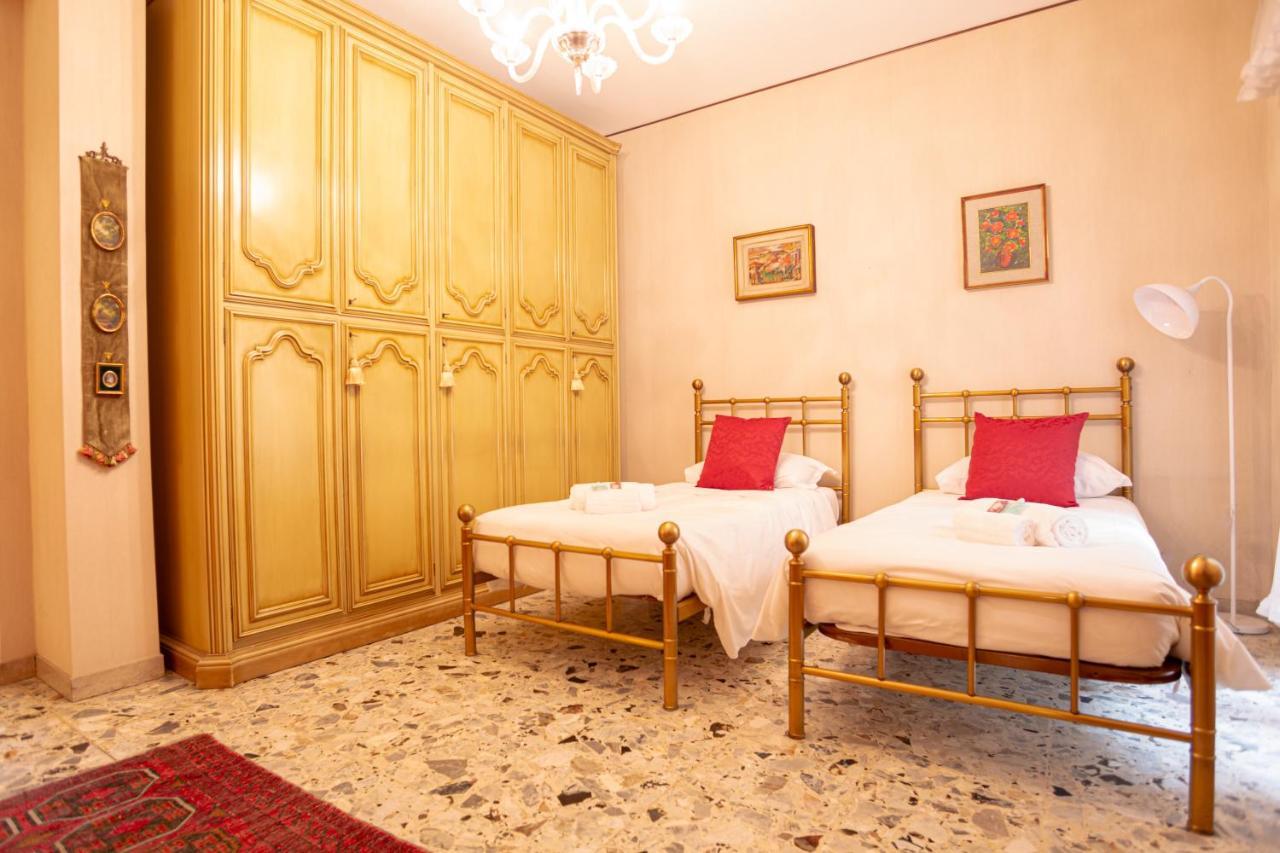 Residenza Porta Leoni - Royal Welcome เวโรนา ภายนอก รูปภาพ